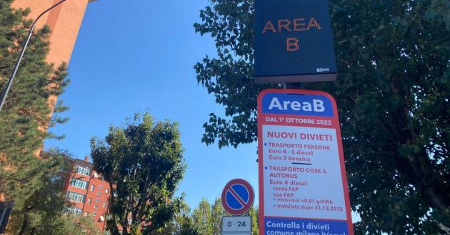 Milano, l'auto è sul il carro attrezzi ma viene multata dalle telecamera perché entra in Area B