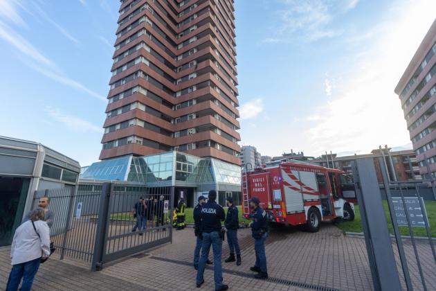 Incendio  Milano via Trasimeno evacuato palazzo 19 piani 3 intossicazioni fumo fiamme bilocale 8° ottavo piano
