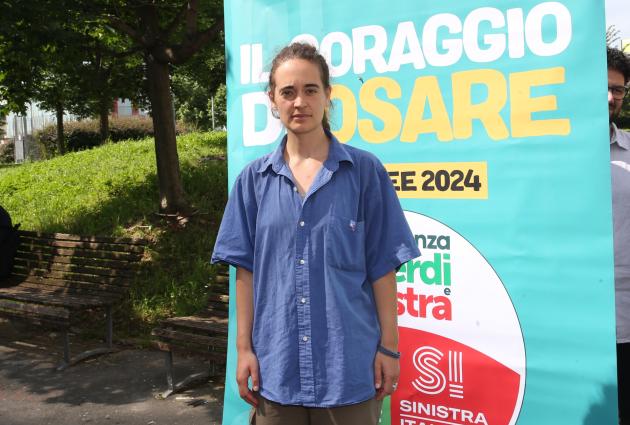 Carola Rackete, voto "sì" sulle armi a lungo raggio contro la Russia, la "Capitana" getta la maschera