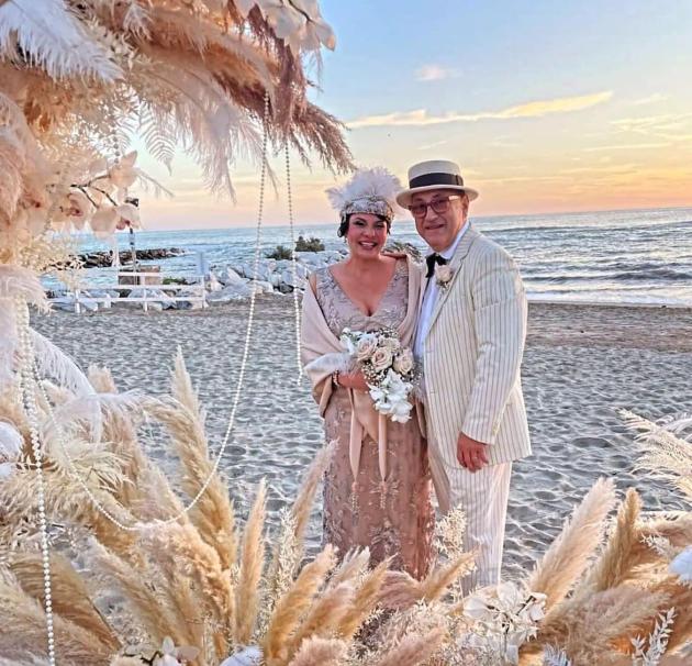Madame Betty, la più grande dJ italiana per i vinili, si é sposata in Versilia: un matrimonio da favola tra champagne e fuochi d’artificio 