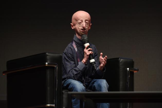 Addio Sammy Basso morto 28 anni malore improvviso ristorante malato progeria più longevo al mondo