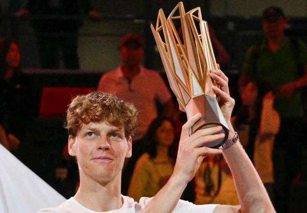 Atp Finals Torino, Sinner batte Tsitsipas in due set con doppio 6-4: "Ho giocato in modo perfetto", sfida con Djokovic il 14 novembre