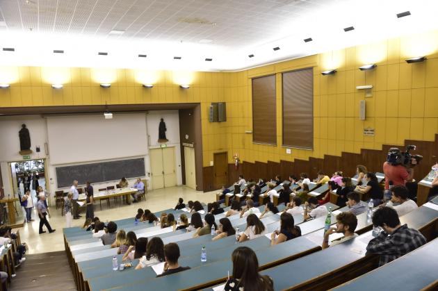 Test medicina 2025, addio ingresso numero chiuso, primo semestre libero con successivo sbarramento in base ai cfu, 25mila posti