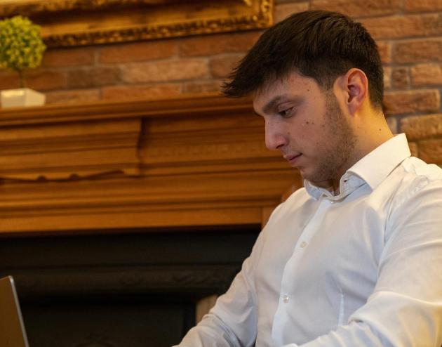 Francesco Battista: “le recensioni online e i social sono fondamentali per ogni piccola media impresa”. É diventato una figura di rilievo nel mondo digitale italiano