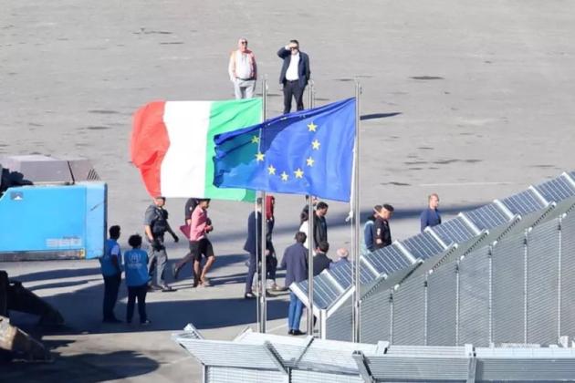 Migranti in Albania, Tribunale di Roma non convalida trattenimento: “Tornano in Italia, provengono da Paesi non sicuri”, Lega: “Inaccettabile”
