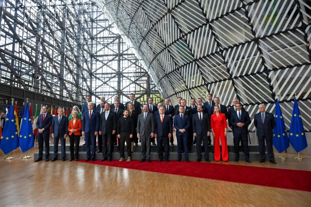 Consiglio Ue, i leader e von der Leyen verso il “modello Albania” sui migranti, ma Macron e Scholz: "I centri non risolvono i problemi"