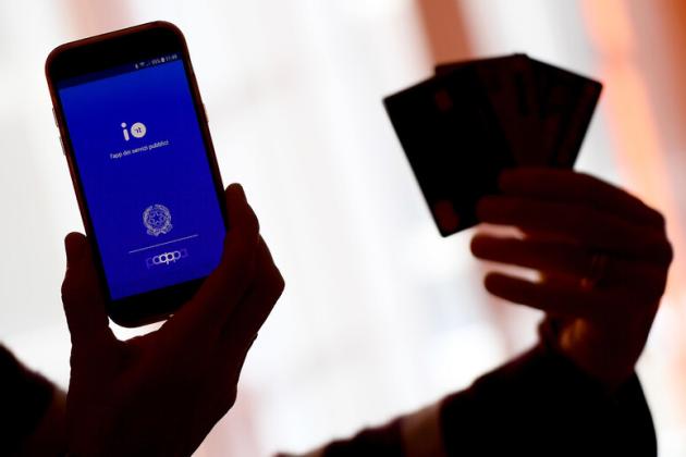 Portafoglio digitale per l’app IO, in arrivo sullo smartphone dal 23 ottobre con patente, tessera sanitaria e carta europea disabilità