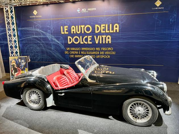 ACI protagonista alla fiera Auto e Moto d’Epoca di Bologna, rivivere le macchine delle "Dolce Vita" di Fellini con i Vision Pro di Apple