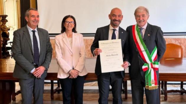 La "virostar" Bassetti nominata commendatore della Repubblica "per l'impegno nel campo delle malattie infettive durante il Covid"