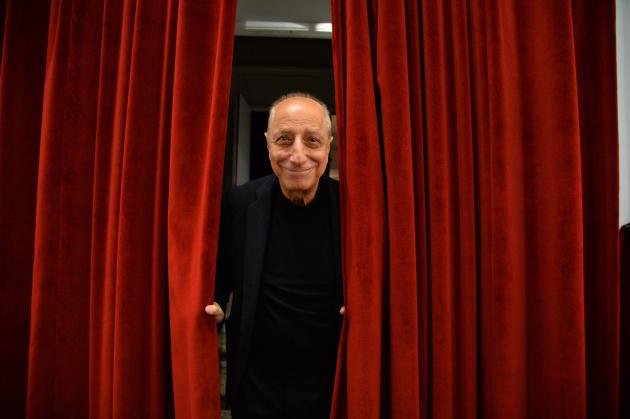 Pippo Franco rischia il processo per aver esibito il green pass  falso: continua la persecuzione del regime tecnosanitario 