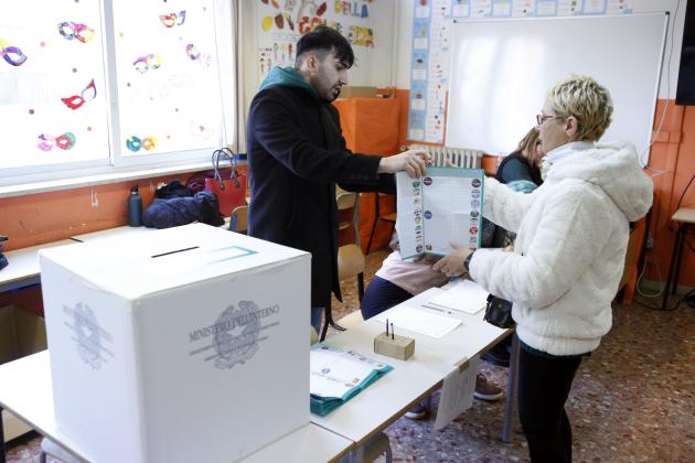 Elezioni regionali Umbria ed Emilia Romagna, urne aperte oggi e domani, Tesei (cdx) e De Pascale (csx) i favoriti