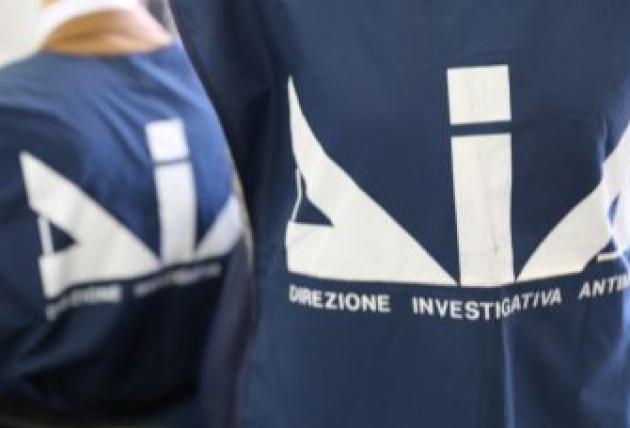 Genova, indagine su traffico di cocaina, armi ed estorsione, arrestati un imprenditore e boss mafioso