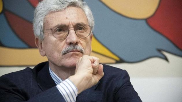 D'Alema è più vivo che mai. Alla manifestazione della Cgil, l'ex presidentissimo democratico, defilato tra i presenti al corteo, ha lanciato un segnale