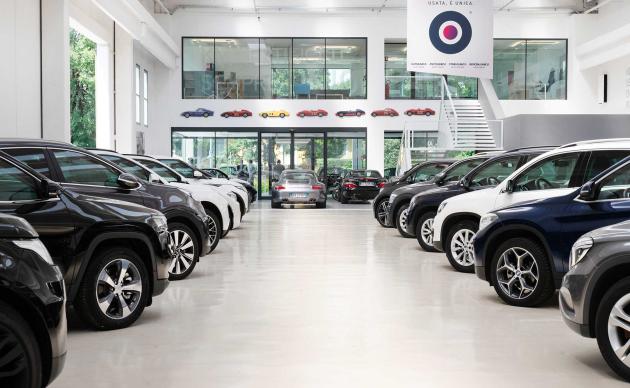 Mercato auto in calo, a novembre registrato il -10,8%; Stellantis in crisi, Toyota e Renault in crescita, incertezze sul 2025
