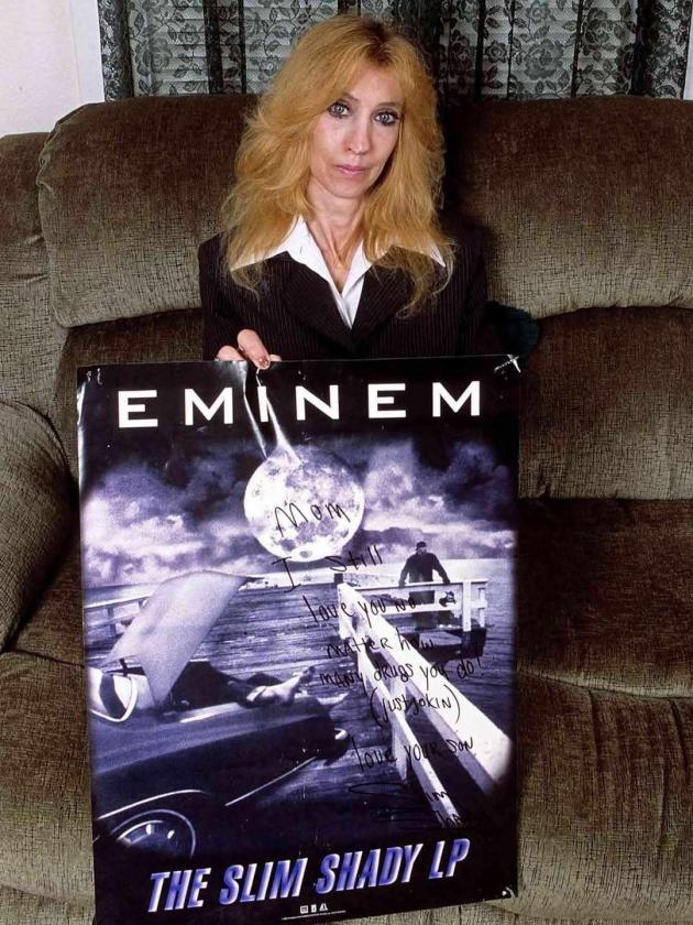 Debbie Nelson, la madre di Eminem morta a 69 anni per turbo-cancro ai polmoni avanzato scoperto a settembre, negli ultimi anni il riavvicinamento col figlio