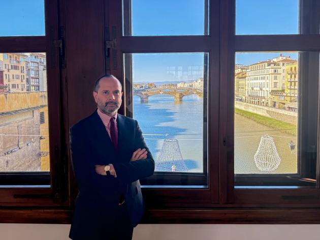 Il direttore degli Uffizi Simone Verde nel Corridoio Vasariano