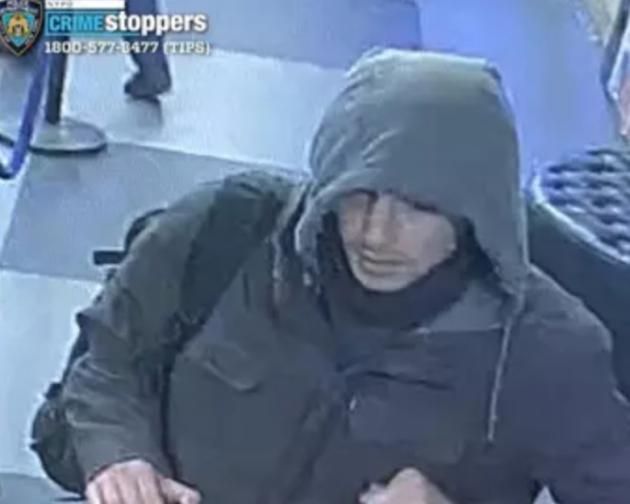 L'ad di United Heathcare Brian Thompson ucciso davanti all'Hilton hotel a colpi di pistola, killer in fuga su una bici