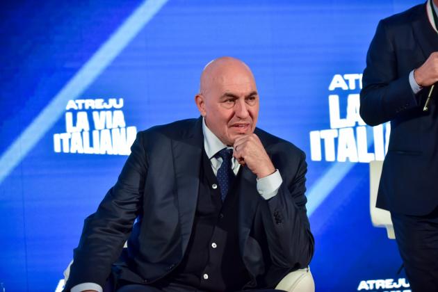 Manovra, stipendi più alti per 17 ministri non parlamentari, 7mila€ in più al mese, Crosetto: "Sorrido per critiche opposizioni"