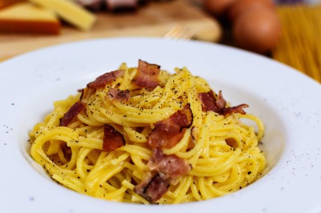 Roma, il prezzo giusto per la pasta alla Carbonara al ristorante è 12 euro con ingredienti di livello