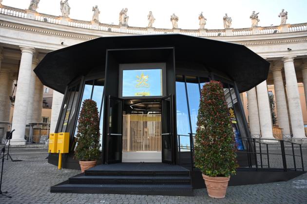 Poste Italiane, inaugurato il nuovo ufficio postale mobile Vaticano in Piazza San Pietro in vista del Giubileo 2025