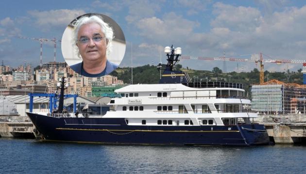 Briatore chiede un risarcimento da 12.6 milioni di euro alla Presidenza del Consiglio per la vendita dello yacht 'Force Blue'