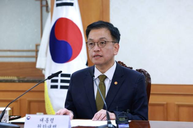 Corea del Sud, parlamento vota impeachment per presidente ad interim Han Duck-Soo, subentra il ministro delle Finanze Choi Sang-Mok