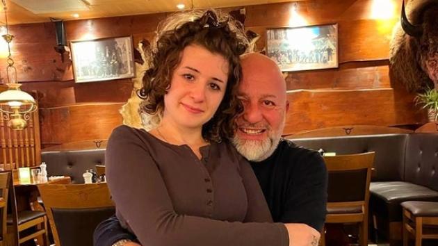 Accoltellata dall'ex a Oslo, Martina Voce si risveglia dal coma farmacologico, fuori pericolo dopo 5 interventi, rischia paralisi facciale