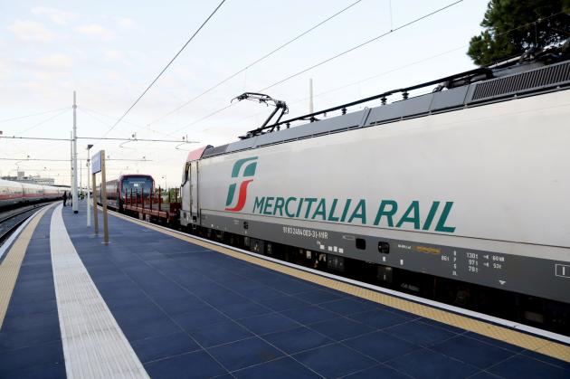 Polo logistica FS, partono i collegamenti per trasportare su ferro le nuove metro di Milano, i treni saranno utilizzati da ATM 