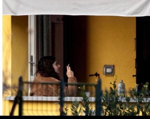Chiara Petrolini, l'ex fidanzato registra i nomi dei due neonati morti (Angelo Federico e Domenico Matteo), la ragazza torna nella casa di Vignale, è agli arresti domiciliari
