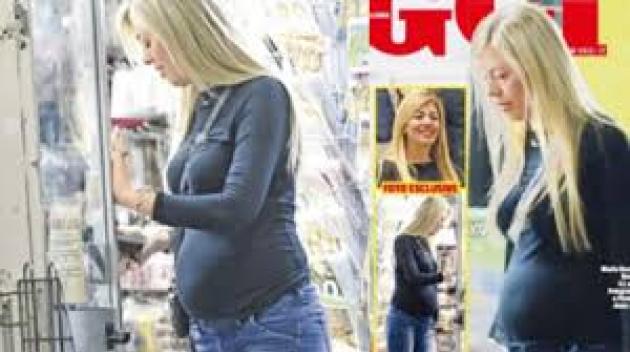 Maria Rosaria Boccia è incinta? Spuntano le foto con un pancione più che sospetto, ginecologo: "Può essere alla 28esima settimana"