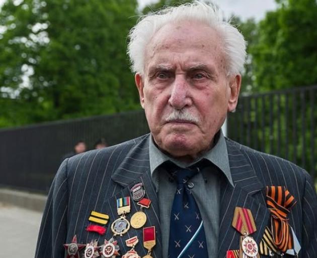 Addio a David Dushman, morto a 98 anni l’ultimo dei soldati dell’Armata Rossa che nel 1945 liberarono il campo di concentramento di Auschwitz