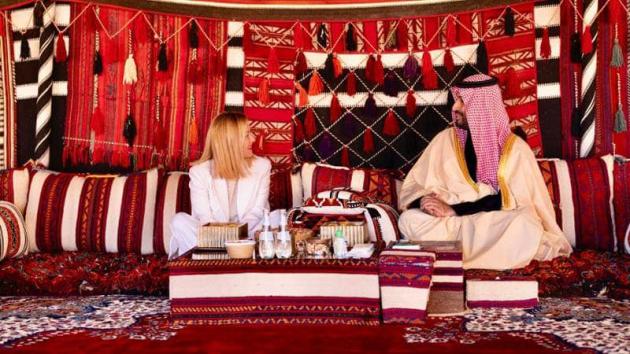 Meloni in Arabia Saudita con Bin Salman, firmati accordi per 10 mld $, da “sviluppo idrogeno verde” a difesa e tecnologia