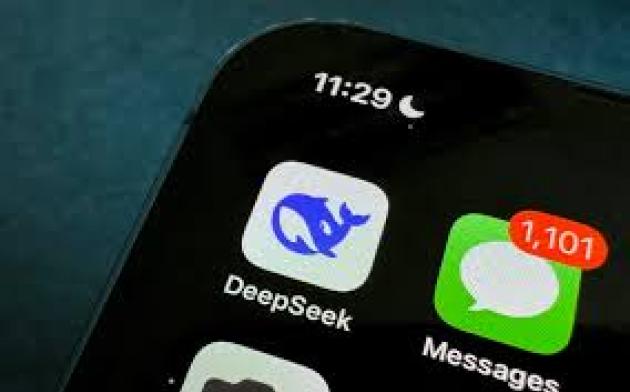 L'AI cinese a basso costo DeepSeek affonda Wall Street, -465 mln$ di capitalizzazione del mercato (-13%), Nvidia al -17% e Nasdaq cede il 3%