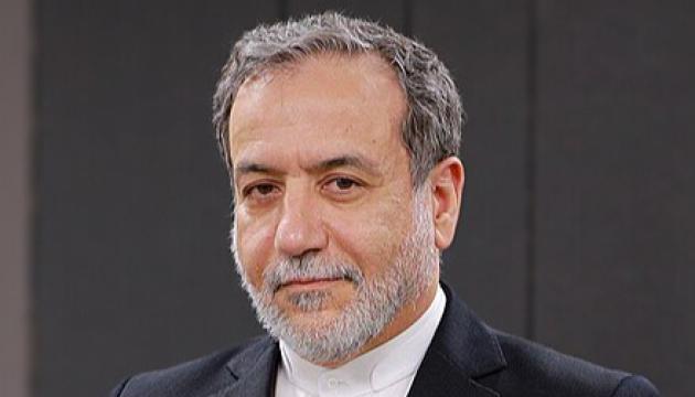 Deportazione palestinesi in Egitto e Giordania, ministro Esteri Iran risponde a Trump: "Mandate gli israeliani in Groenlandia in modo da prendere due piccioni con una fava"