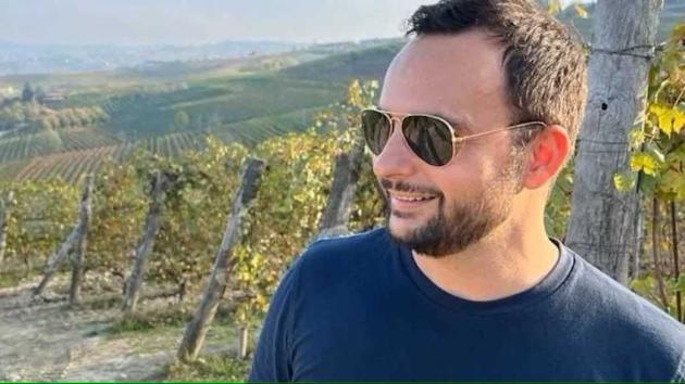 Addio a Fabio Postiglione, morto in un incidente stradale in scooter a Milano il giornalista del Corriere della Sera, aveva 44 anni