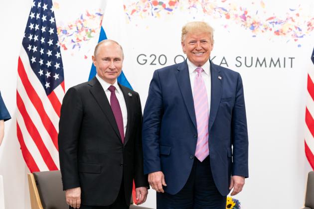 Guerra in Ucraina, Putin e Trump d'accordo per la pace: col cerino in mano restano Zelensky e l'Europa