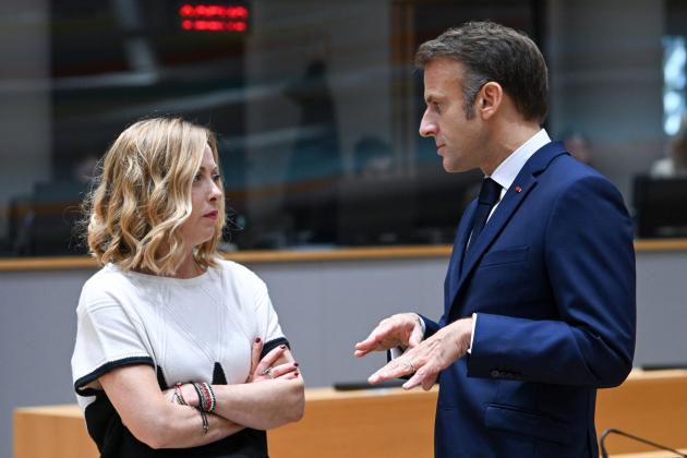 Ucraina, Meloni attacca Macron: “A che titolo sei andato da Trump?”, e su invio di truppe ribadisce: “Solo con egida Onu”