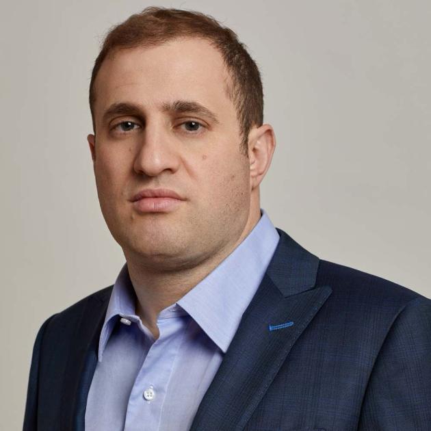 Michael Stern, la costruzione dell'888 Brickell a Miami a marchio Dolce & Gabbana in una scia di progetti falliti, cattiva gestione finanziaria e autoarricchimento