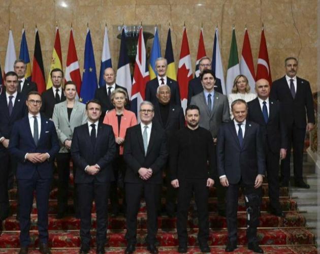 Vertice Londra, von der Leyen lancia la guerra alla Russia: “Riarmo Ue urgente”, Uk e Francia: “Pronto piano di pace da presentare a Trump”