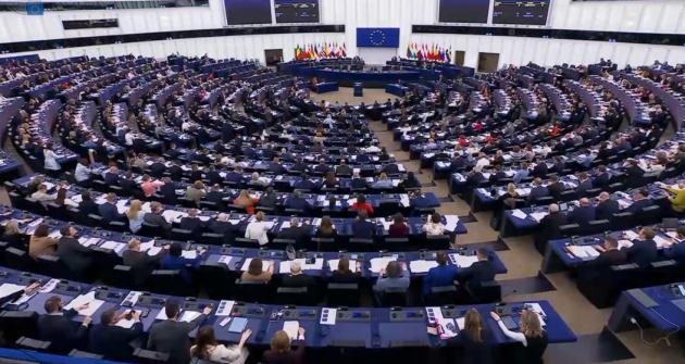 Ucraina, Parlamento Ue insiste e approva prestito da 90 mld&euro; a Kiev, 60 per acquisto di armi e 30 per assistenza macrofinanziaria