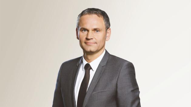 Porsche, utile netto in caduta del 30% a €3,59 mld; taglio di 4k posti di lavoro, vendite in calo e svolta elettrica rallentata al 12,7%