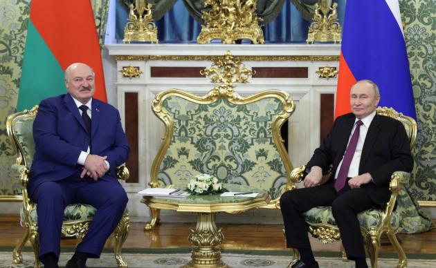 Lukashenko e Putin a colloquio prima della conferenza stampa in cui si delineerà la posizione del Cremlino sulla tregua di 30 giorni in Ucraina