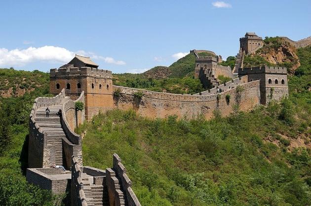 Foto a sedere nudo sulla Grande Muraglia in Cina, fermati ed espulsi due turisti giapponesi