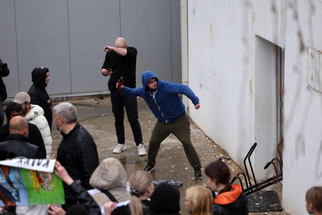 Macedonia del Nord, assalto al municipio di Kocani per i 59 morti nel rogo in discoteca