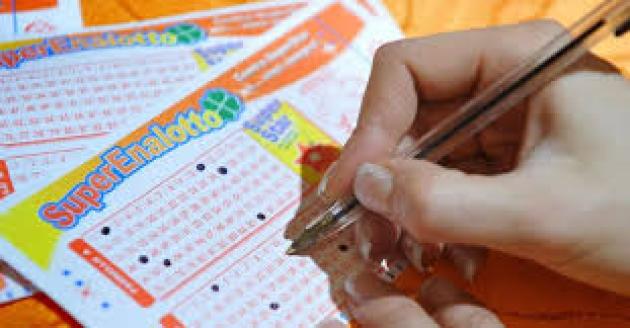 Superenalotto, centrato il 6 per un jackpot da €88,2 milioni a Roma; combinazione vincente: 36, 40, 49, 54, 66, 83, J 14, SS 44