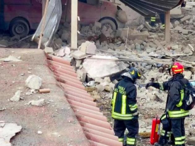 Ercolano (Napoli), arrestati Vincenzo d'Angelo e Raffaele Boccia per esplosione fabbrica abusiva di fuochi d'artificio in cui morirono 3 persone