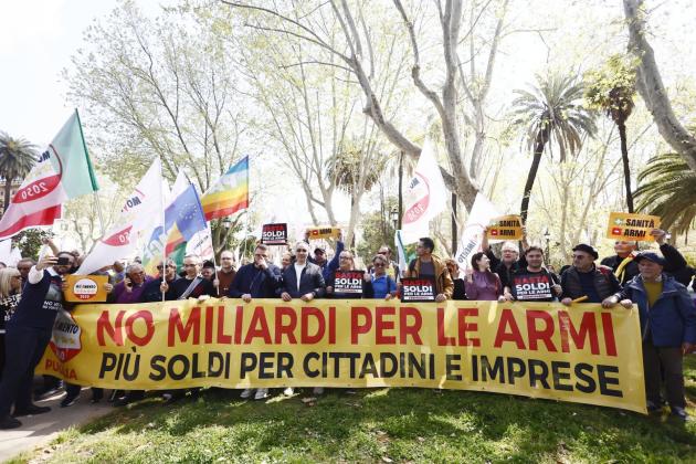 Manifestazione M5s Roma, giusta l'opposizione al riarmo ma non basta, occorre battersi contro UE e Nato per un mondo multipolare 