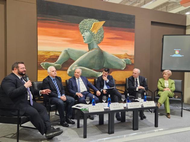 Vinitaly, Regione Sicilia. On. Carloni, Presidente della Commissione Agricoltura della Camera dei Deputati: “Occorre introdurre normative che agevolino l’ingresso dei giovani nel mondo agricolo”