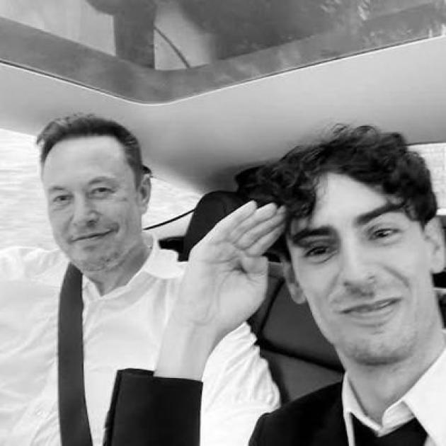 Andrea Stroppa sotto scorta, il “braccio destro” di Musk sorvegliato dopo il rogo appiccato al Tesla Center di Roma