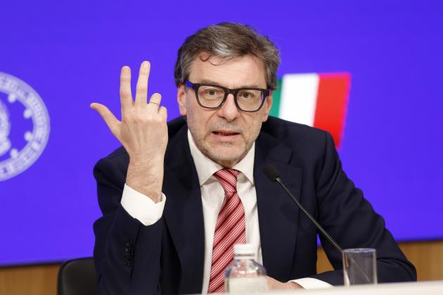 Def, crescita Pil dimezzata nel 2025 al +0,6%, nel 2026 e 2027 al +0,8%, Italia in stagnazione